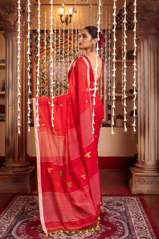 Mastaani ~ Pure Mul Jamdhani Cotton Handloom Saree with Beautiful Diamond Weaves ~ Red