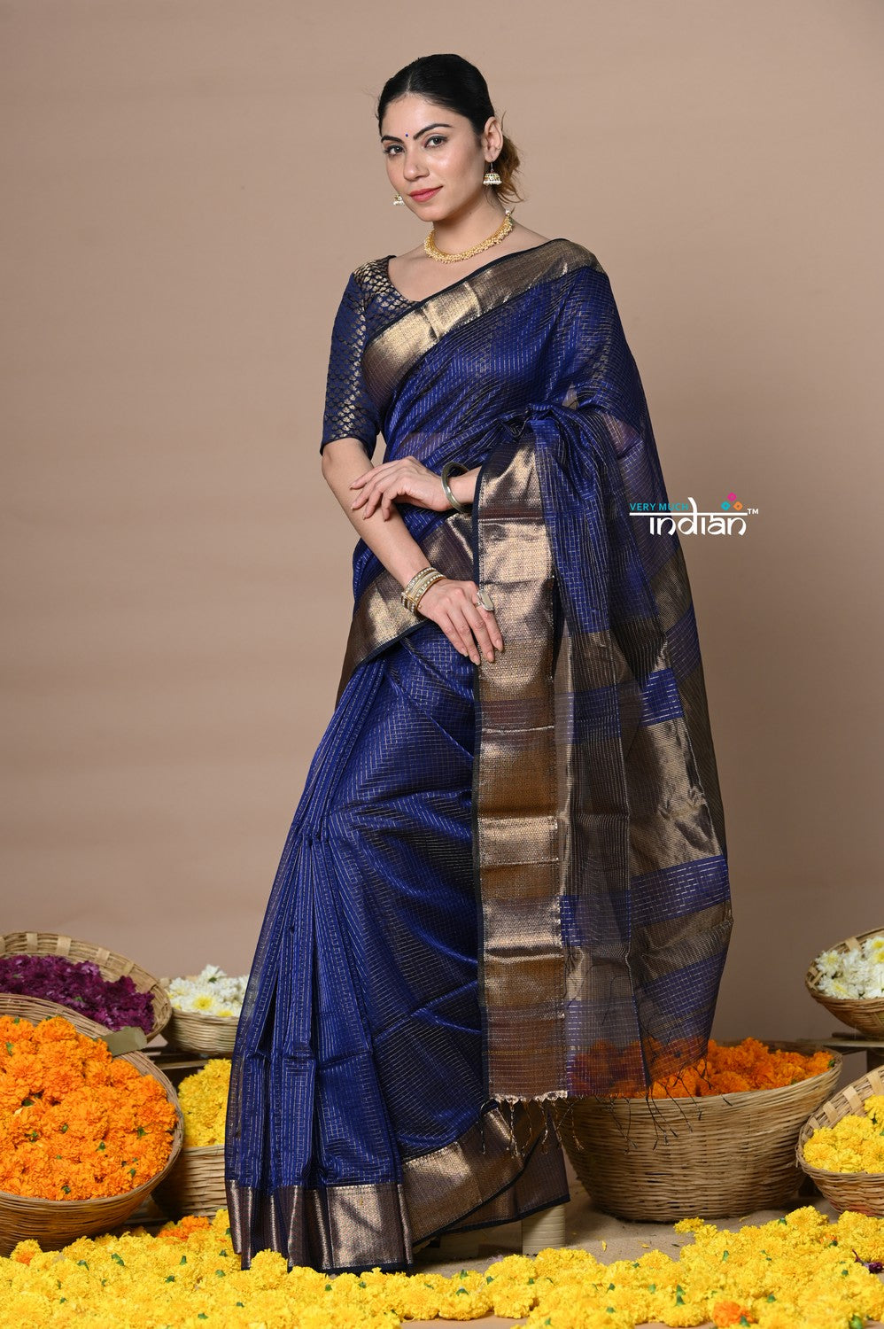 Buy Handloom Cotton Silk Saree With Sleek Golden Border~ Red - Very Much  Indian – verymuchindian.com