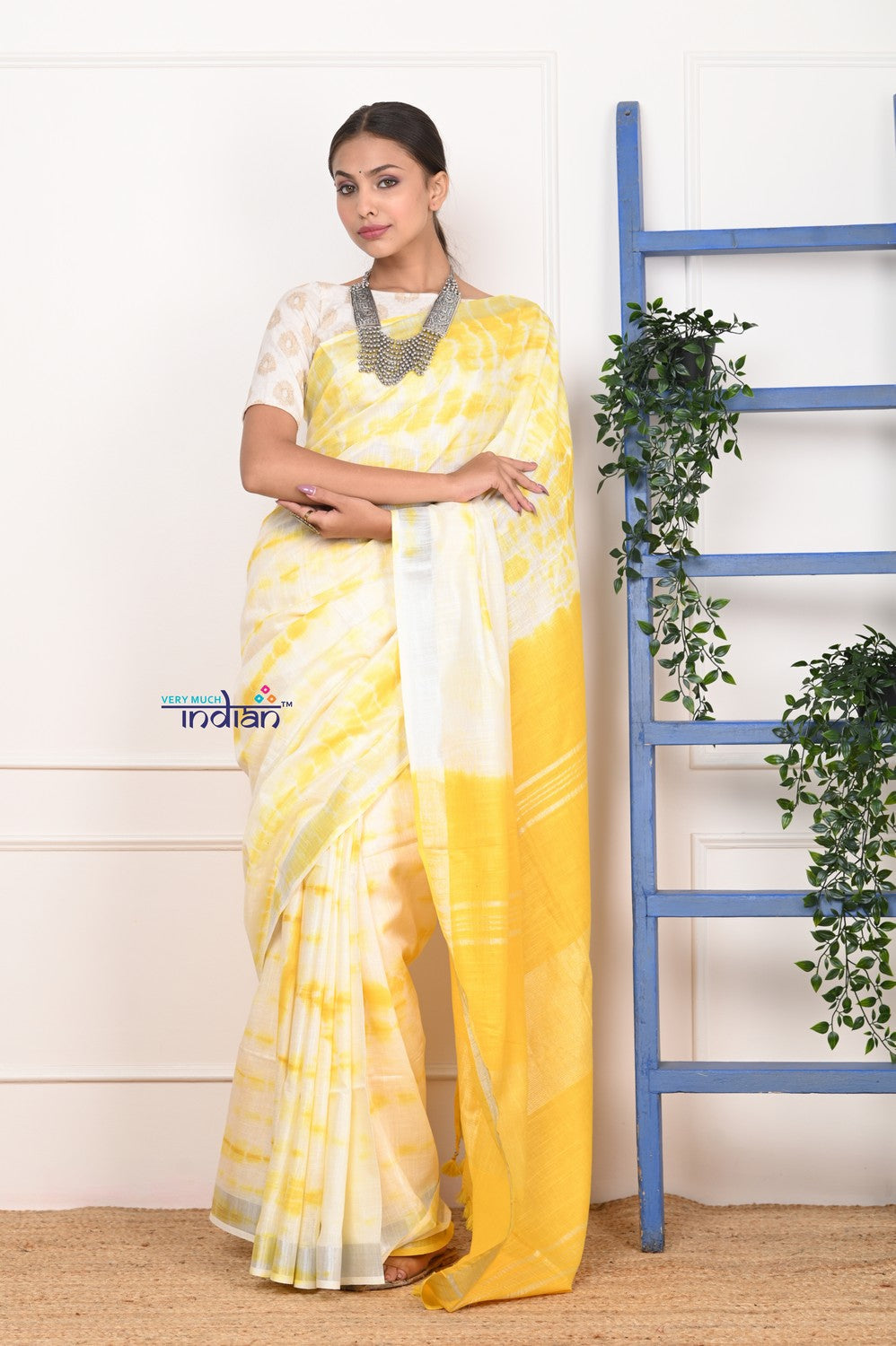 Buy Yellow Sarees for Women by SATRANI Online | Ajio.com