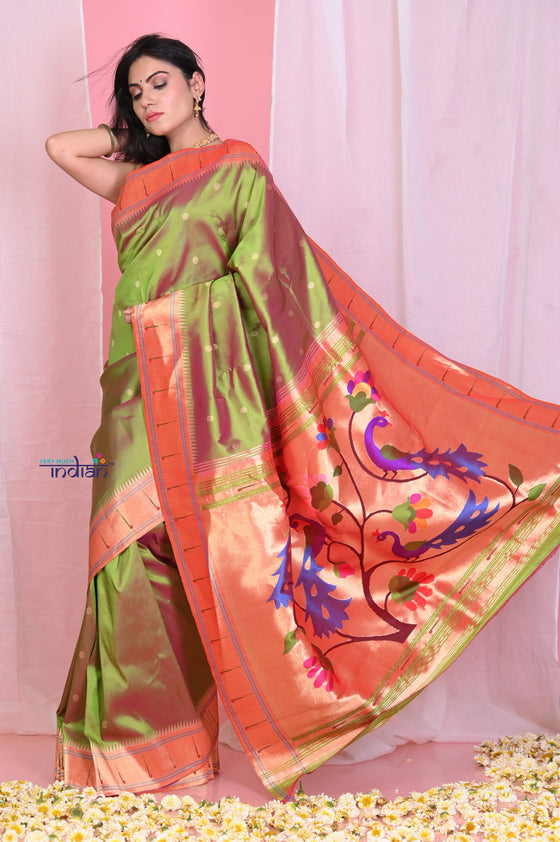 Pehal~EXCLUSIVE!Dual Tone Olive Green Pink Muniya Border Paithani Pure Silk with Peacocks Pallu